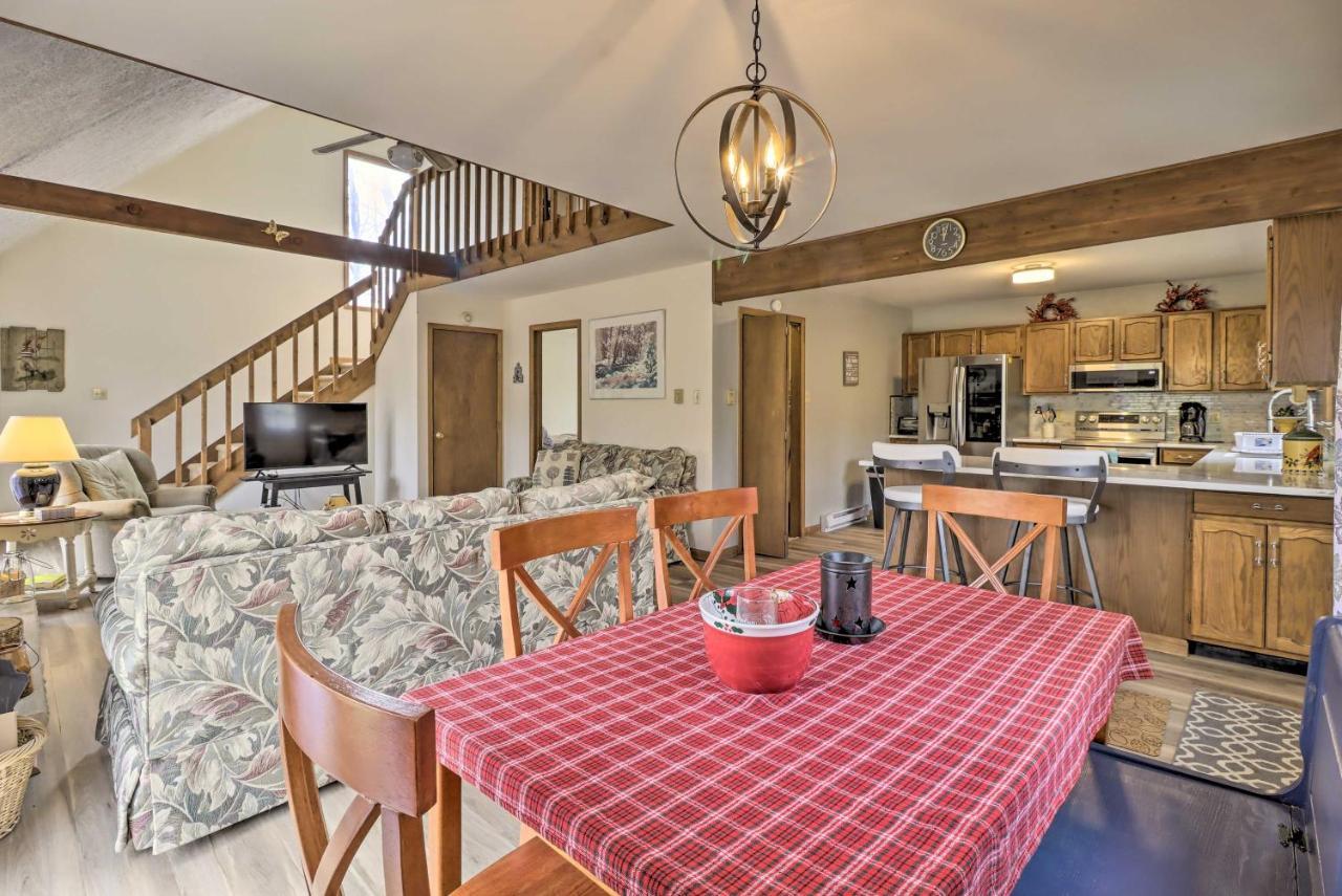 Holiday home Secluded Poconos With Decks About 1 Mi To