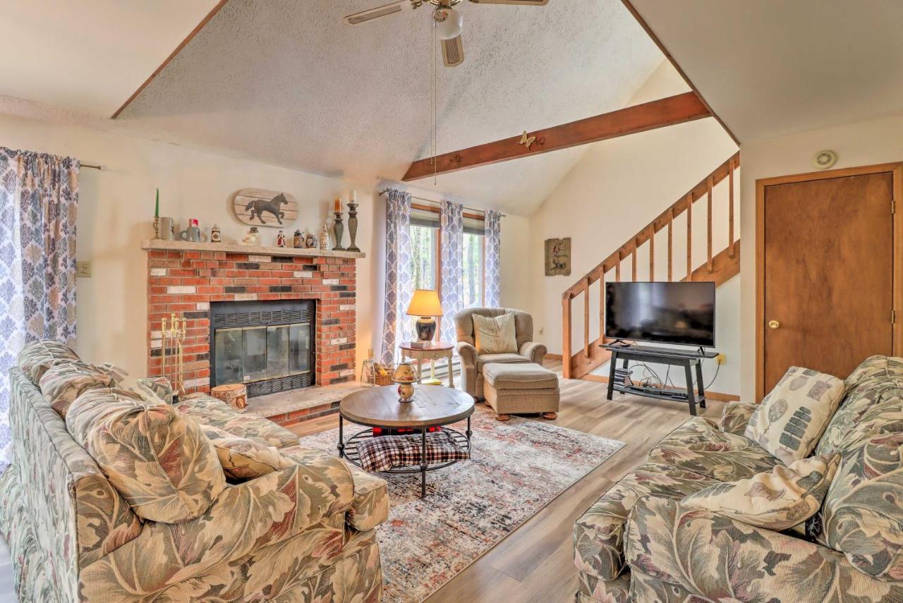 Holiday home Secluded Poconos With Decks About 1 Mi To