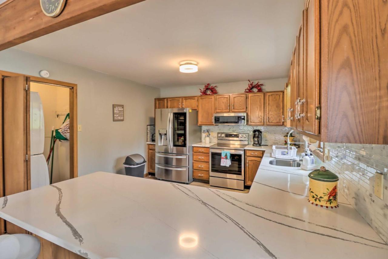 Secluded Poconos With Decks About 1 Mi To Holiday home