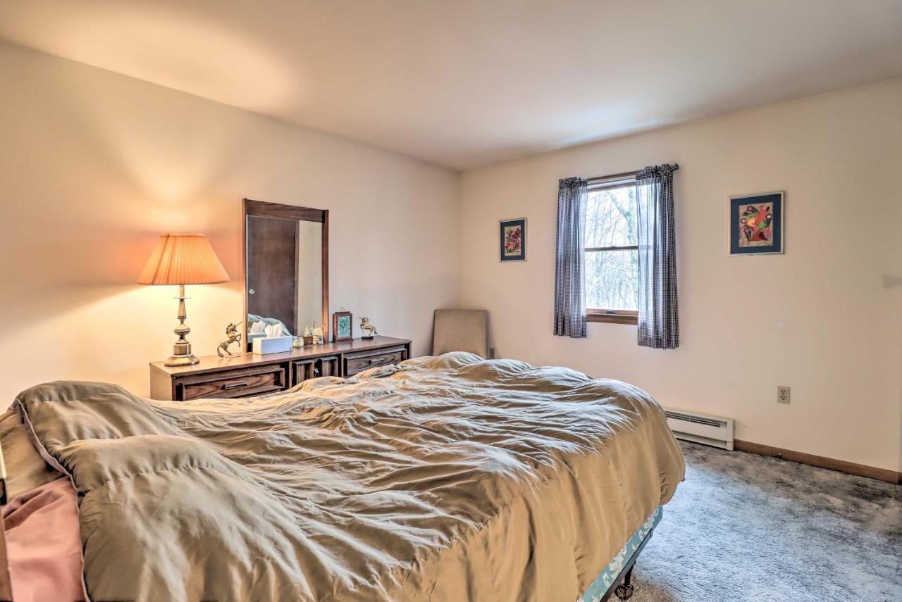 Secluded Poconos With Decks About 1 Mi To Holiday home Jim Thorpe
