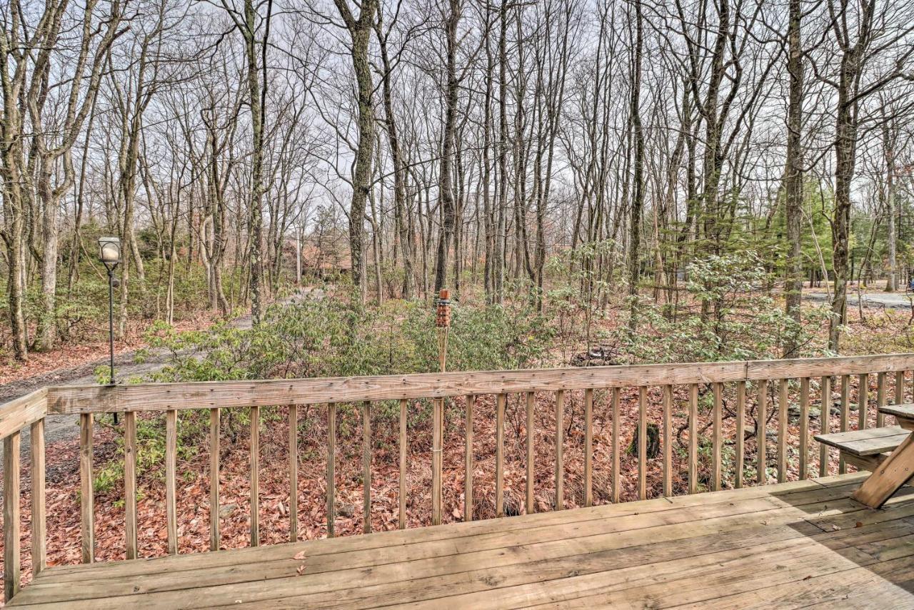 Holiday home Secluded Poconos With Decks About 1 Mi To